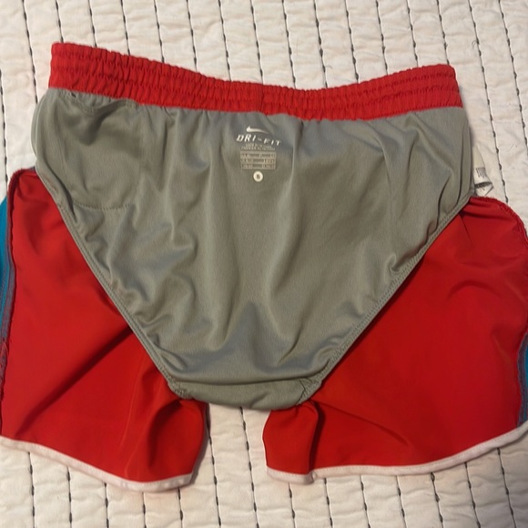 Nike shorts, lined, size small - Picture 5 of 7